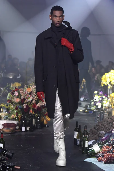 Look 32